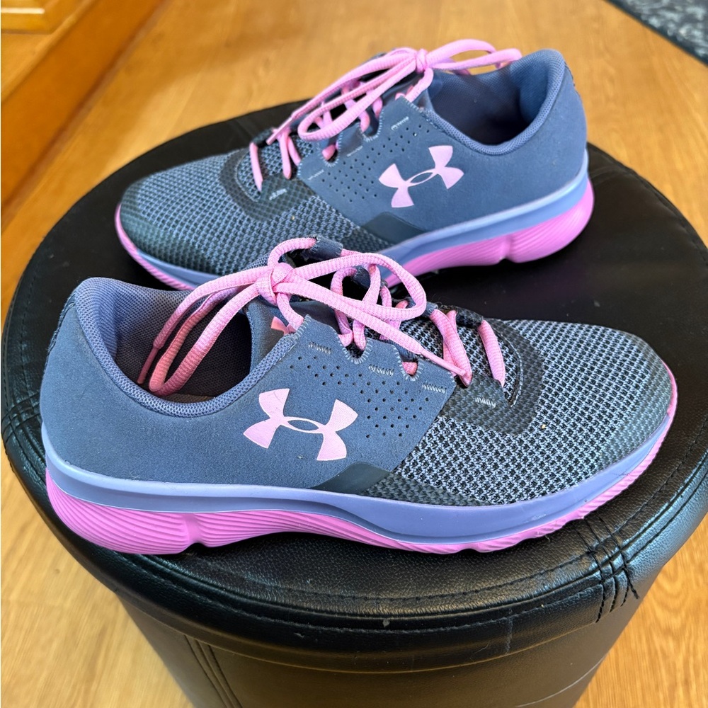 Under Armour women's sneakers - Size 7Y